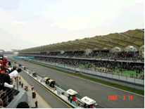 レーシングワークス、マレーシアGP、K1クリスタルスタンド